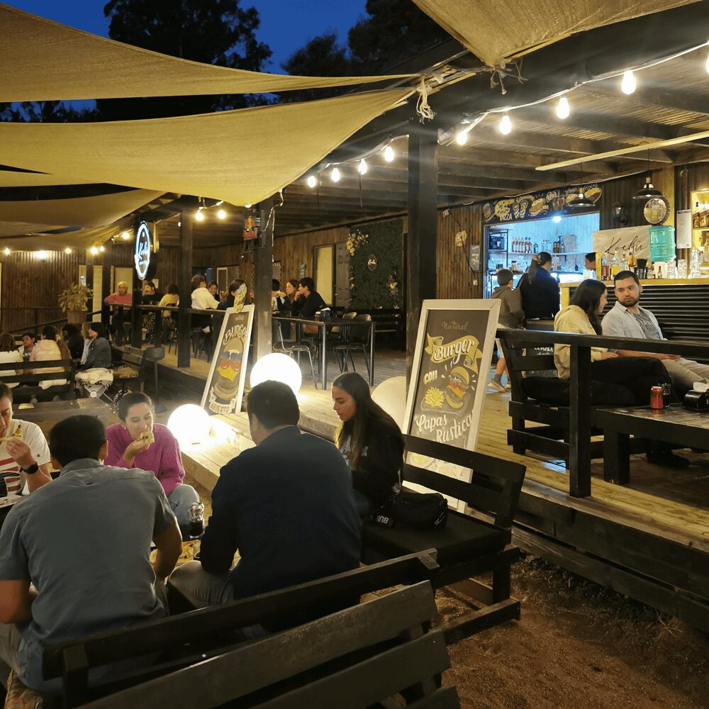 Restaurante en Vichuquén con vista al Lago y pizzas artesanales, comida vegana y vegetariana
